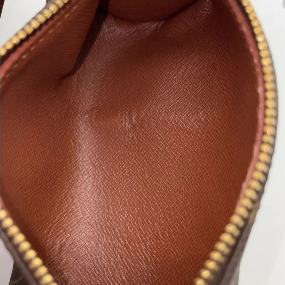 Louis Vuitton Monogram
Mini Papillon Handbag - Picture 10 of 13